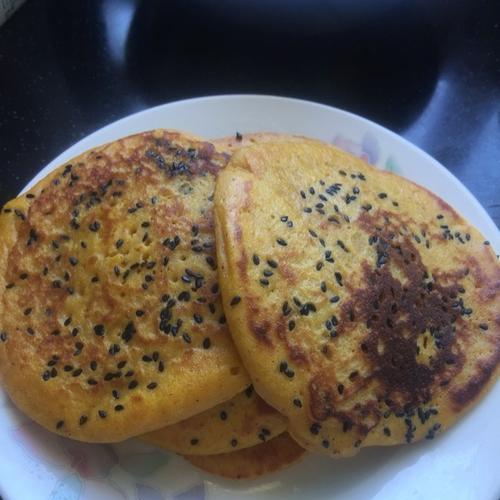 香椿鸡蛋玉米饼的制作方法（健康美味的家常小食）