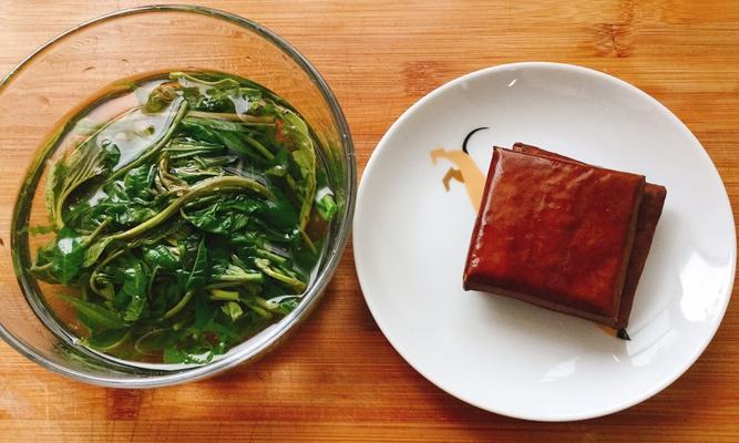 香椿拌豆干做法大全（用香椿和豆干做出美味佳肴的秘诀）