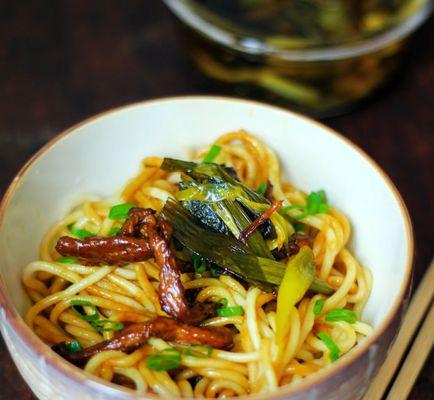 美味香肠豆子拌面的做法（家常美食）