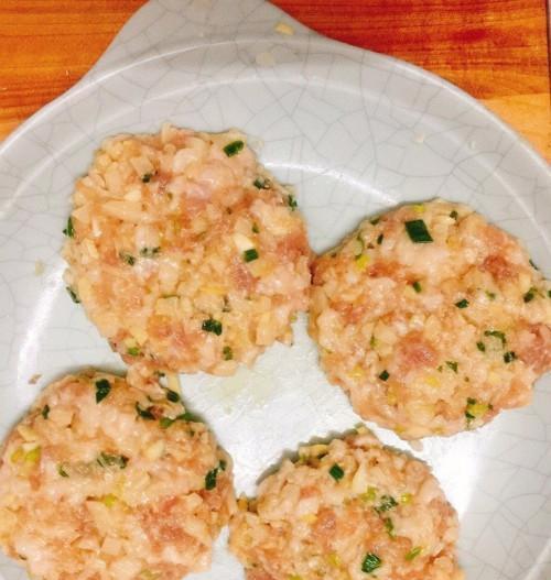 美食DIY——以西红柿小饼（口感鲜美）