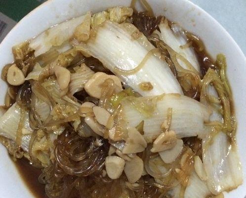 美味可口的娃娃菜粉条丸子，让你欲罢不能（用简单的食材制作）