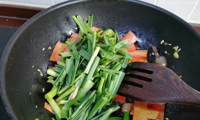 用土三鲜炒出美味土三线（以新鲜食材创造简单美味/土三线的家常做法/让你体验地道农村味）