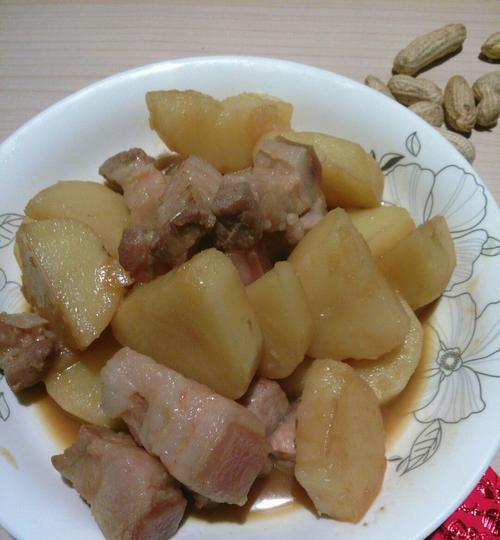 土豆鸭肉炖粉丝，美味营养又温暖（家常好做的土豆鸭肉炖粉丝）