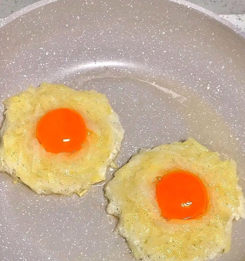 土豆丝鸡蛋饼的制作方法（做出美味可口的土豆丝鸡蛋饼）