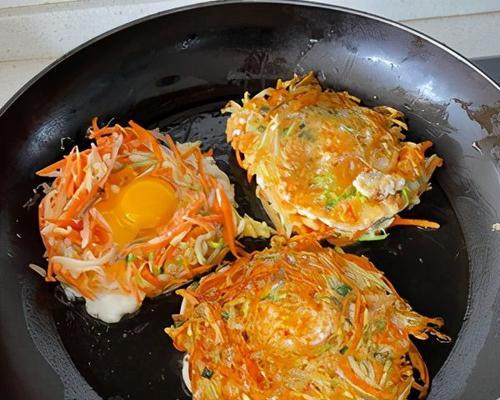 美味的土豆丝蛋饼制作方法（让你爱不释手的早餐佳肴）