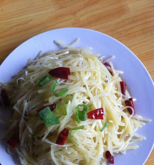 味蕾绝妙，尝尽蒜香土豆丝的美味（简单易学）