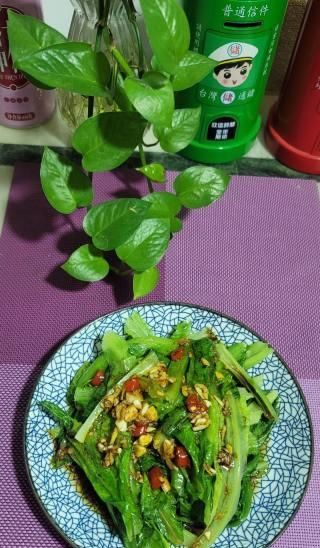 用蒜香调味，做出美味的麦菜佳肴（体验不一样的健康食谱）