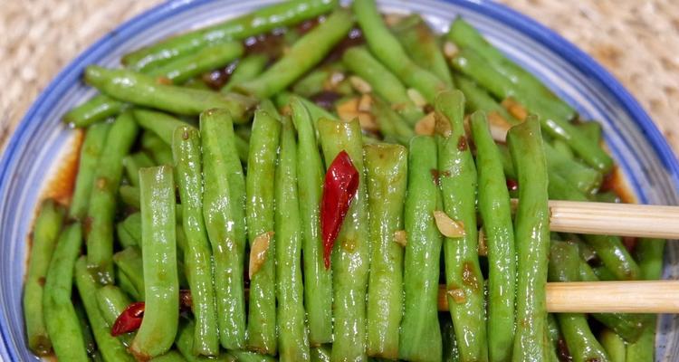 好吃易做的肉炒蒜香豇豆（蒜香豇豆美味无比）