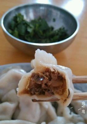 蒜薹肉馅水饺的制作方法（让你在家也能吃到外面的美味）