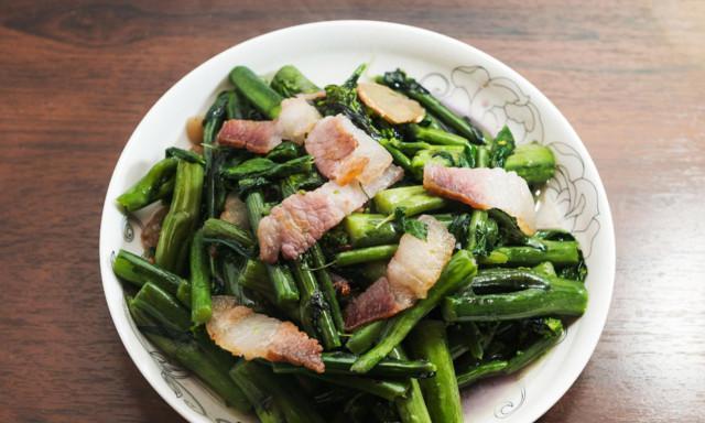 蒜蓉苔菜的美食烹饪（健康美味的苔菜佳肴）