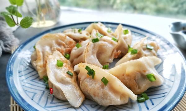 做出美味酥脆椰蓉煎饺（学习制作这款令人垂涎欲滴的煎饺的秘诀）