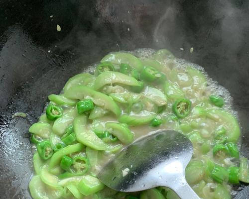 以丝瓜鱼片粥为主的美味健康早餐（教你如何制作一碗营养又美味的丝瓜鱼片粥）