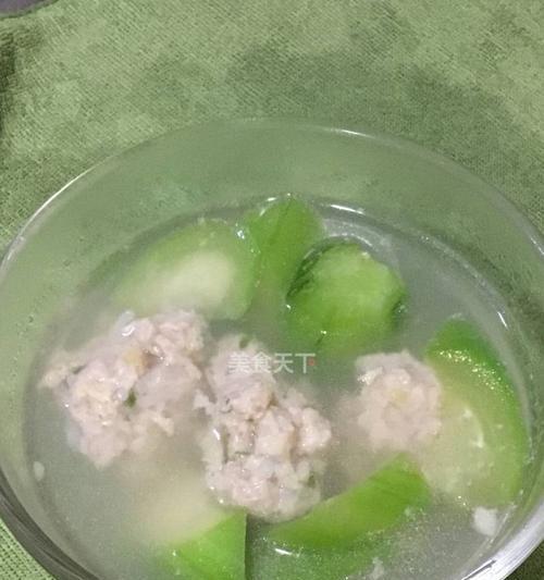 学会用丝瓜与虾干烹饪美味汤（传承经典家常菜）