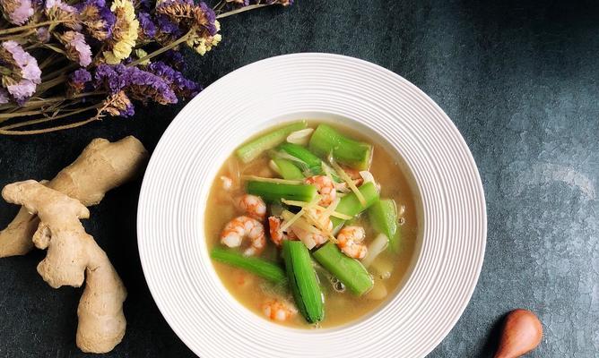 丝瓜酿虾盅，口感鲜美健康（传统饮食文化的美食享受）