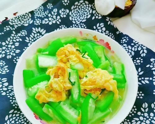 丝瓜馄饨面，清爽美味的夏日佳品（15道制作丝瓜馄饨面的精彩技巧）