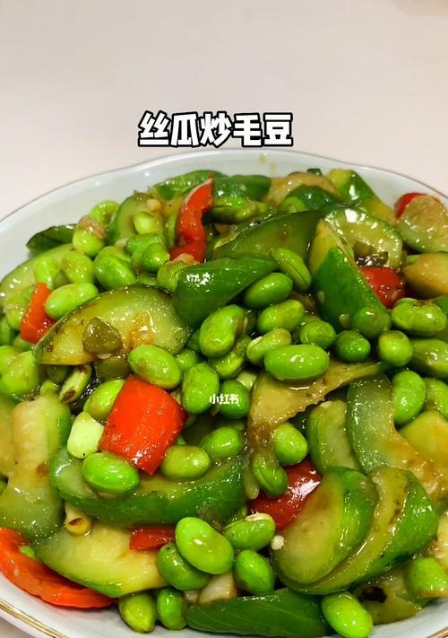 丝瓜炒毛豆籽的做法（清爽可口的夏日健康小炒菜）