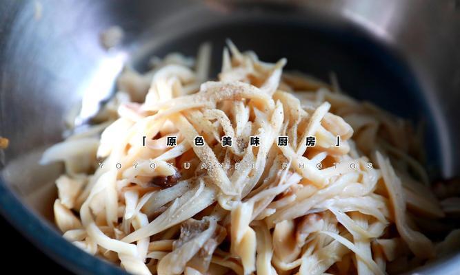 丰盛健康的以丝脆杏鲍菇为主料的菜谱（采用高级食材）