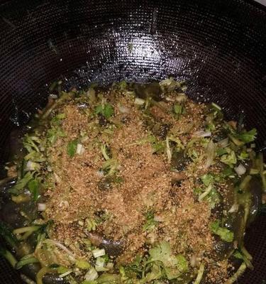 手擀芝麻盐的制作方法（享受美味的自制芝麻盐）