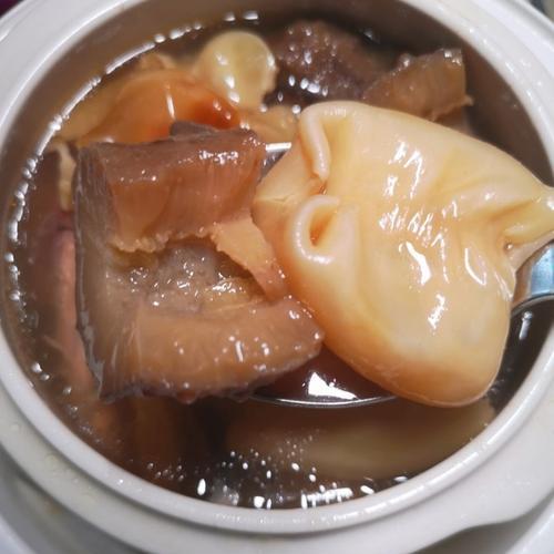 柿饼鸡汤，滋补养生的美味佳肴（传统秋季食谱）