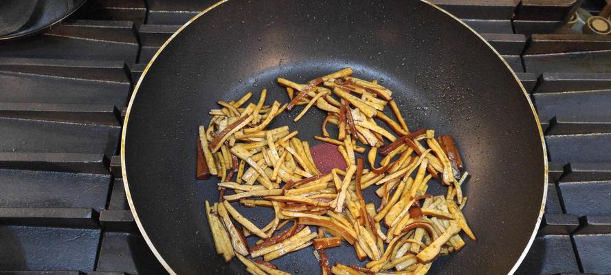 用十香菜做出美味佳肴（品尝生活中的清新与美好）