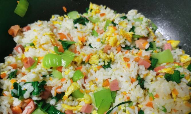 剩饭青菜粥——家庭美食的新选择（饥饿时的福音）