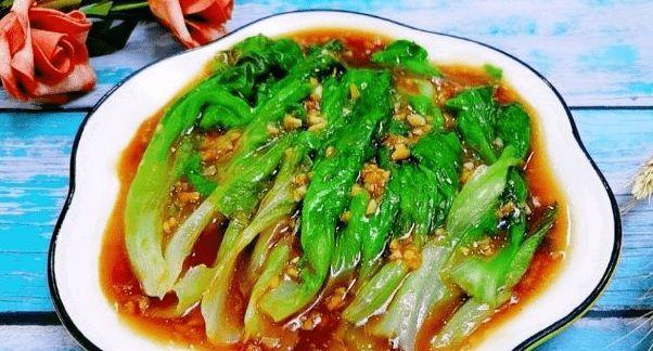 剩菜变身美食——以剩菜炒白菜（清爽可口）