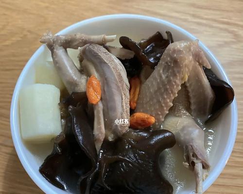 滋补佳品——以乳鸽山药汤为食（探讨以乳鸽山药汤的做法及食用功效）