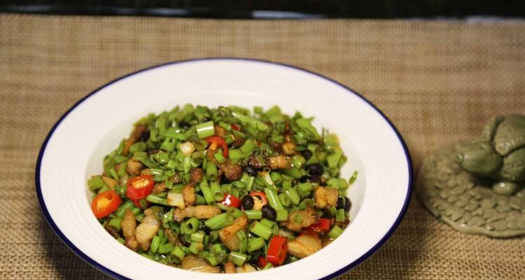 美味健康的肉渣空心菜料理（从选购到烹饪）