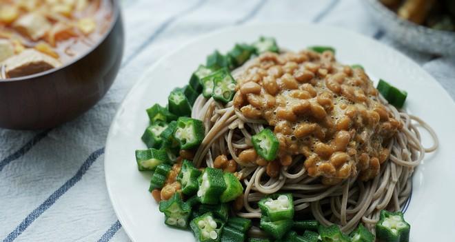 肉丸荞麦面，清爽美味的夏日佳品（以荞麦面为基础）