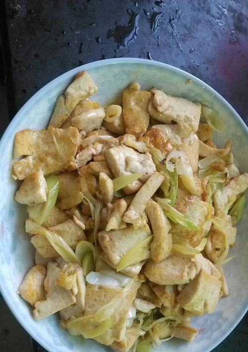 如何做出美味的肉碎炒豆腐（简单易学的家常菜）