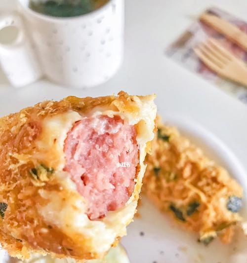 以肉松香肠发面饼为主角的美味早餐（用最简单的步骤打造鲜香可口的发面饼）