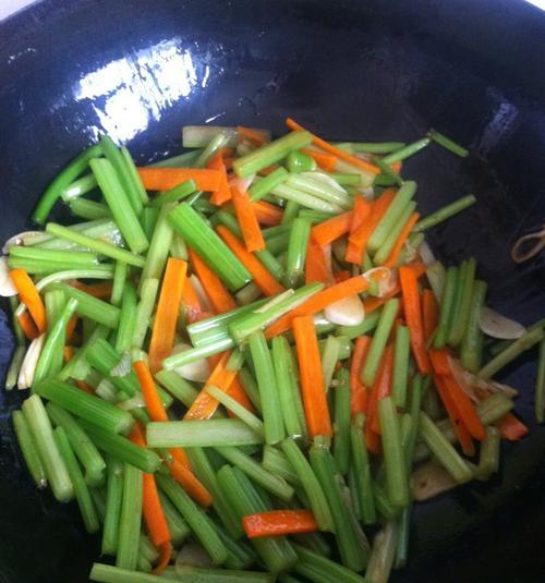 美食制作指南——肉丝炝香芹（传统中式菜谱）