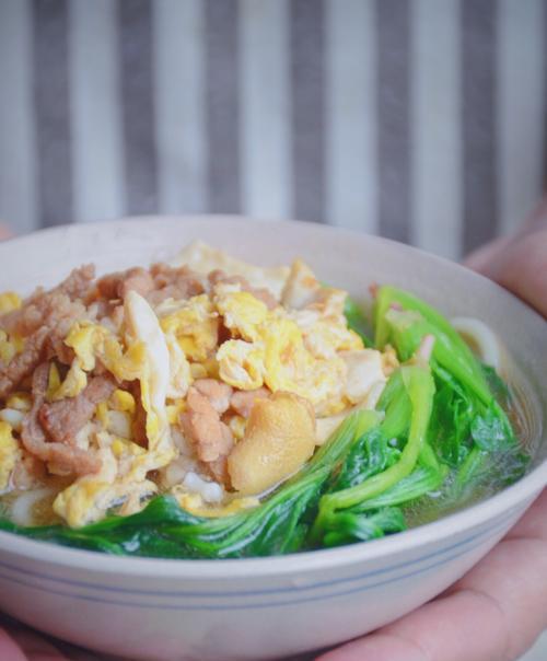 五彩酱拌肉丝面（美味又营养的家常面食）