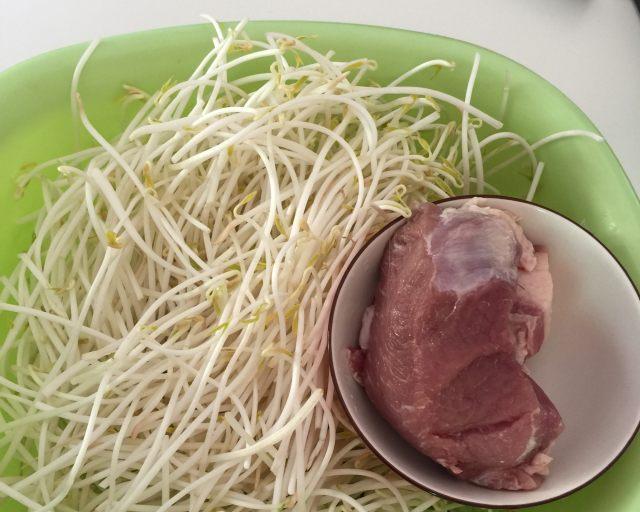 肉丝绿豆芽做法大全（简单易学的家常美食）