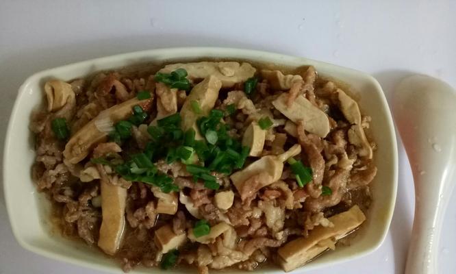 用肉丝豆腐干制作美味佳肴（做法详解）