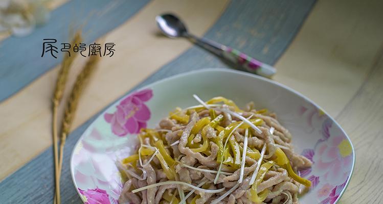 肉丝炒榨菜——美味可口的家常菜（做法详解）