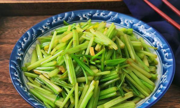 清炒芹菜香肠（健康美味）