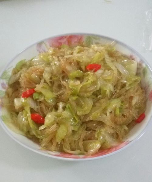 包菜粉丝鸡蛋盒子的做法是什么？如何快速制作美味的包菜粉丝鸡蛋盒子？